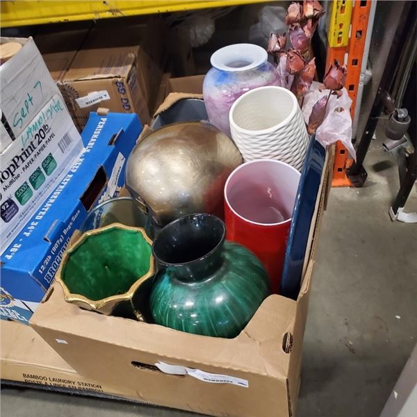 BOX OF VARIOUS VASES