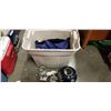 Image 1 : TOTE OF PORCELAIN JAR AND COLLECTIBLES
