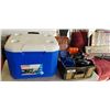 Image 1 : COLEMAN COOLER WITH TRAY OF PLASTIC SERVING  PIECES