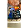 Image 2 : COLEMAN COOLER WITH TRAY OF PLASTIC SERVING  PIECES