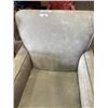 Image 2 : GREY LIVING ROOM ARM CHAIR