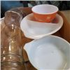 Image 2 : TRAY OF PYREX AND OTHER COLLECTIBLES