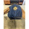 Image 2 : DISNEY EPCOT CENTRE DISNEYLAND JACKET SIZE XL