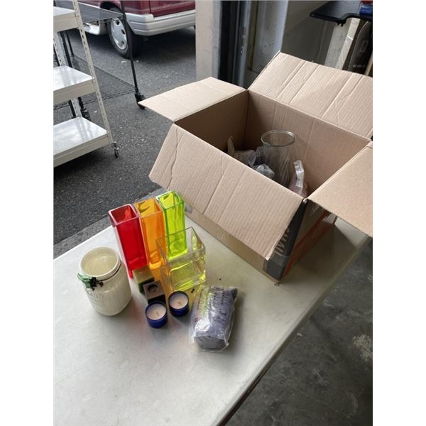 BOX OF DECORATIVE ITEMS - VASES, SAND, ROCKS