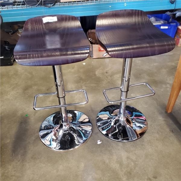 2 MODERN ADJUSTABLE HEIGHT BAR STOOLS
