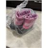 Image 2 : 3 PAIRS OF NEW KIDS FOOTWEAR SIZE 10