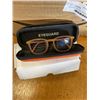 Image 3 : BOX OF EYEGLASS CASES AND EXTERIOR LIGHT FIXTURE