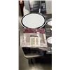 Image 3 : LARGE LOT OF ASSORTED LIGHT FIXTURES