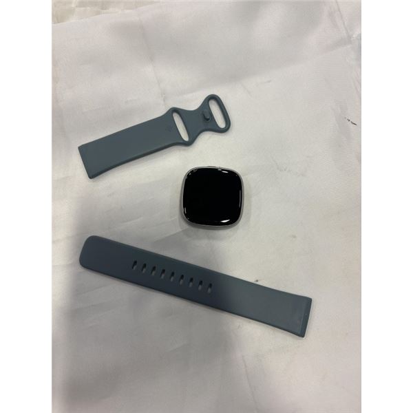 FITBIT VERSA 4 PREMIUM SMARTWATCH - TESTED WORKING, RETAIL $259