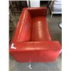 Image 2 : RED LEATHER COUCH