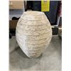 Image 3 : WICKER STAND AND LARGE VASE