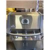 Image 2 : NAPOLEON PRESTIGE STAINLESS PROPANE GRILL WITH TANK AND COVER