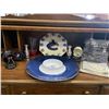 Image 2 : LOT OF ASSORTED VANCOUVER CANUCKS AND MISC ITEMS