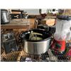 Image 1 : 4 KITCHEN APPLIENCES