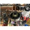 Image 2 : 4 KITCHEN APPLIENCES