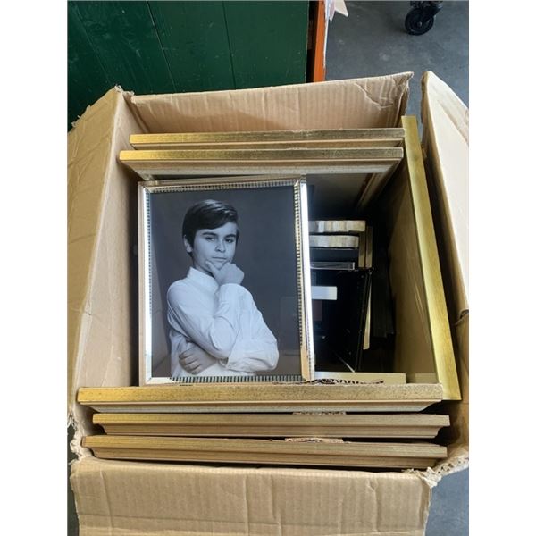 BOX OF ESTATE PICTURES AND FRAMES