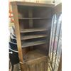 Image 2 : ANTIQUE OAK LEADED GLASS CORNER CABINET WITH KEY