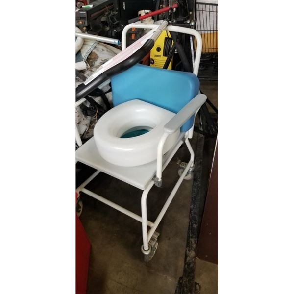 COMMODE WITH BEDSIDE RAIL