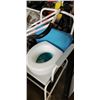 Image 3 : COMMODE WITH BEDSIDE RAIL