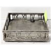 Image 1 : CHINTZ & COMPANY SILVER NAPKIN HOLDER ROMAN