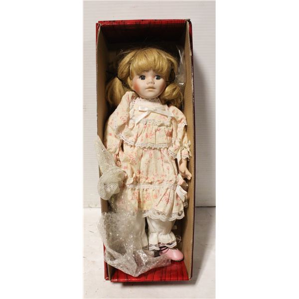 PORCELIN DOLL BLONDE WITH BANGS - CREAM AND