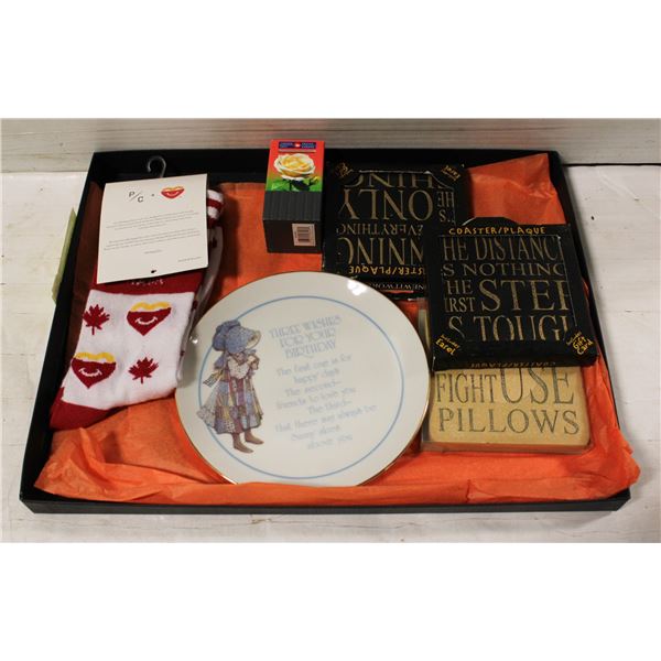 LOT OF VINTAGE LASTING MEMORIES PORCELAIN HOLLY