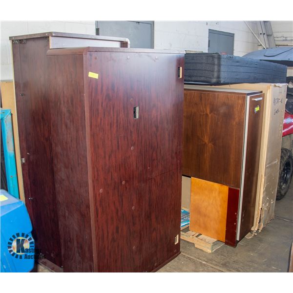 PALLET OF UNCLIAMED FURNITURE SOLD WITH DESK