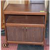 Image 1 : TV STAND WITH WHEELS 28 X 16 X 28"