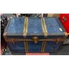 Image 1 : LARGE VINTAGE TICKLE TRUNK