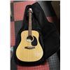 Image 1 : ACOUSTIC GUITAR WITH SOFT CASE
