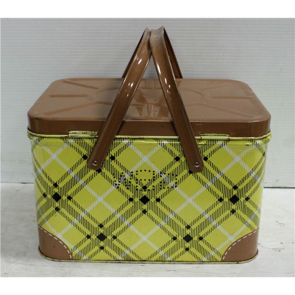 OLD ESTATE DOUBLE HANDLED LIDDED BASKET