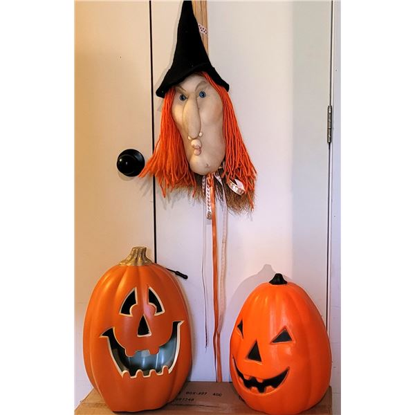 LOT OF HALLOWEEN DECOR: 2 PLUG IN-