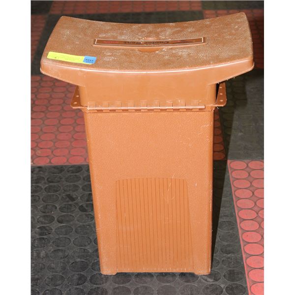 FENWICK WOODSTREAM FISHING COOLER/SEAT MODEL 9055