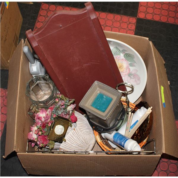 BOX OF ASSORTED DECOR INCLUDES SCENTSY