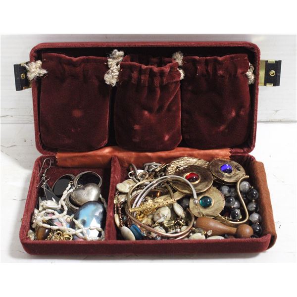 SMALL OLD VELVET TRAVEL JEWELRY BOX WITH