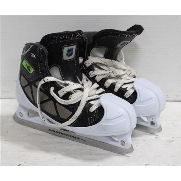USED MENS SIZE 7.5 GOALIE SKATES