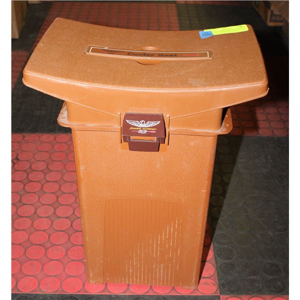 FENWICK WOODSTREAM FISHING COOLER/SEAT MODEL 9055