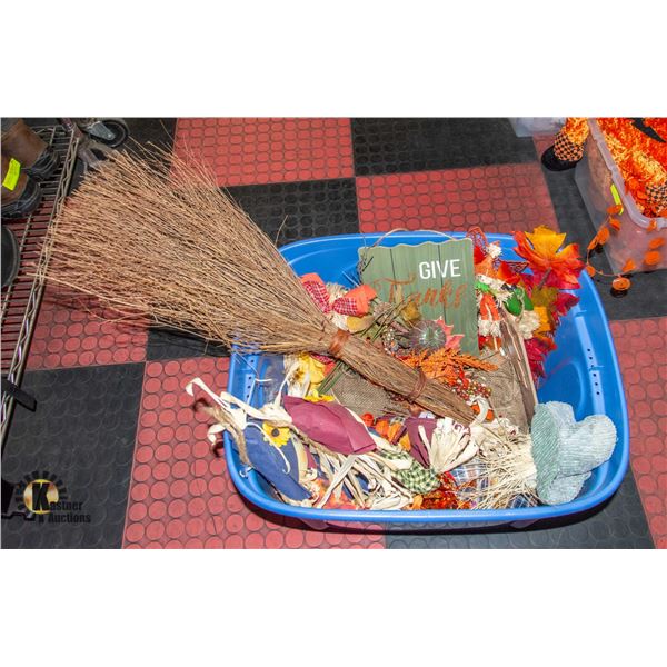 CONTAINER WITH FALL/AUTUMN HANGING