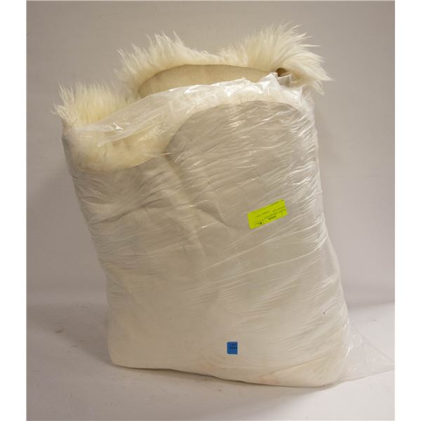 GENUINE LAMB SKIN RUG UNKNOWN SIZE