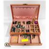 Image 1 : LARGE VINTAGE PINK JEWELRY BOX FULL OF ESTATE