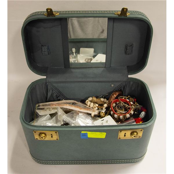 OLD TRAVELGARD CARRYING CASE FILLED