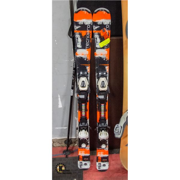 ESTATE SKIS & SKI POLES TOGETHER-ESTATE