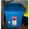 Image 1 : NEW RUBBERMAID 68 LITRE ROUGHNECK TOTE WITH LID