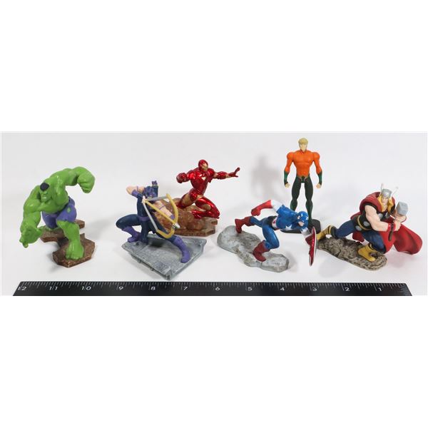 BUNDLE OF ASSORTED SUPER HERO MINI STATUES