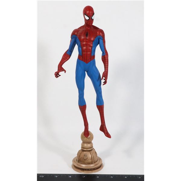 DIAMOND SELECT MARVEL GALLERY AMAZING SPIDER MAN