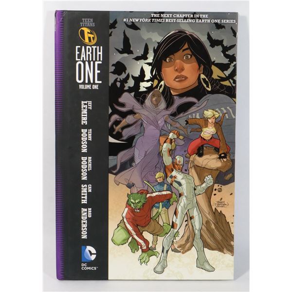 DC COMICS GRAPHIC NOVEL