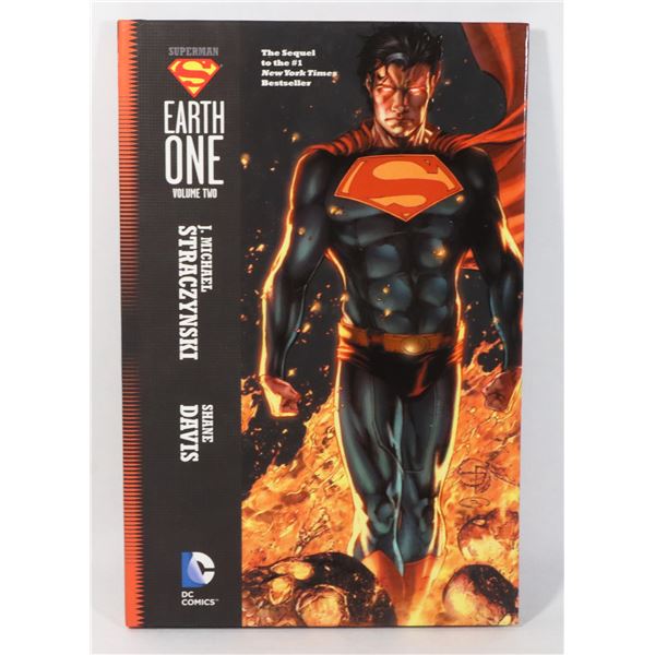 DC COMICS GRAPHIC NOVEL