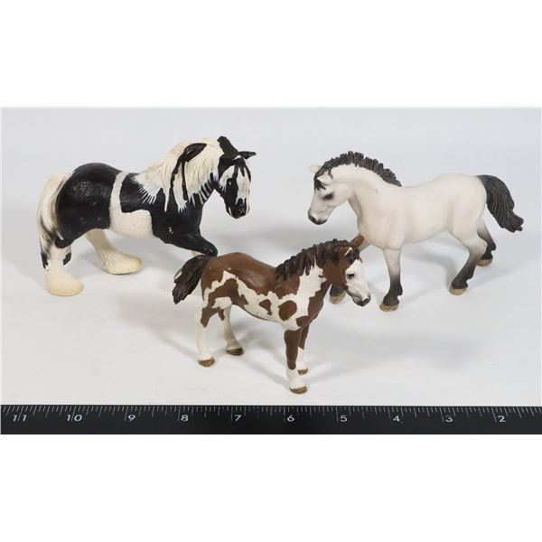 BAG OF SCHLEICH HORSE FIGURES