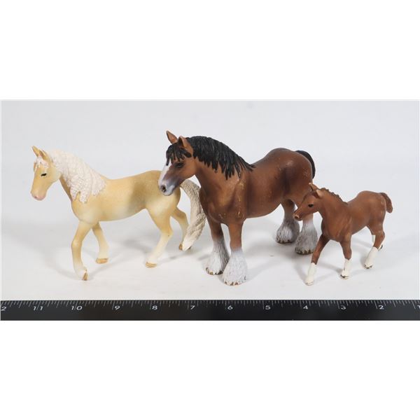 BAG OF SCHLEICH HORSES