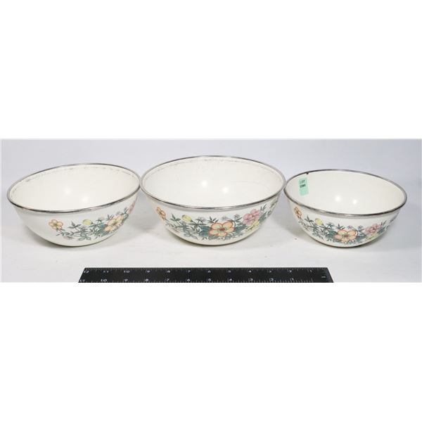 LOT OF 3 VINTAGE ENAMELED METAL NESTING BOWLS